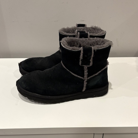 UGG Black Women's Boots - Picture 2 of 7
